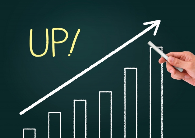 UP！という文字と上向き矢印