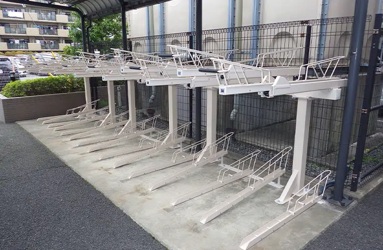 日本サンサイクルの駐輪場