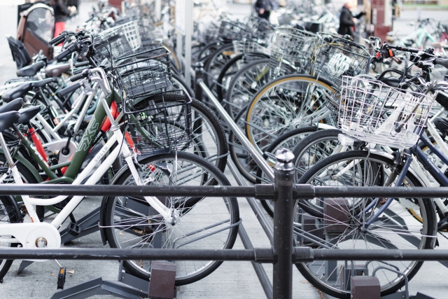 駐輪場に停められた自転車たち