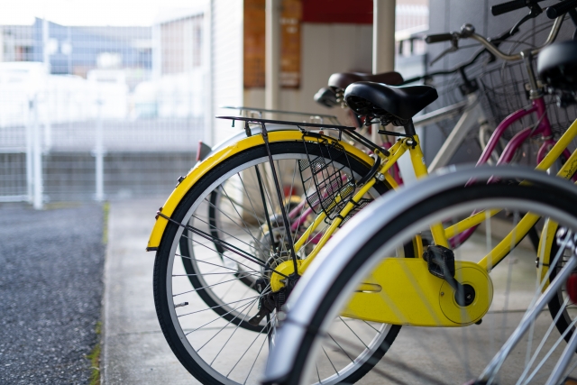マンションの共有部分に停めてある自転車