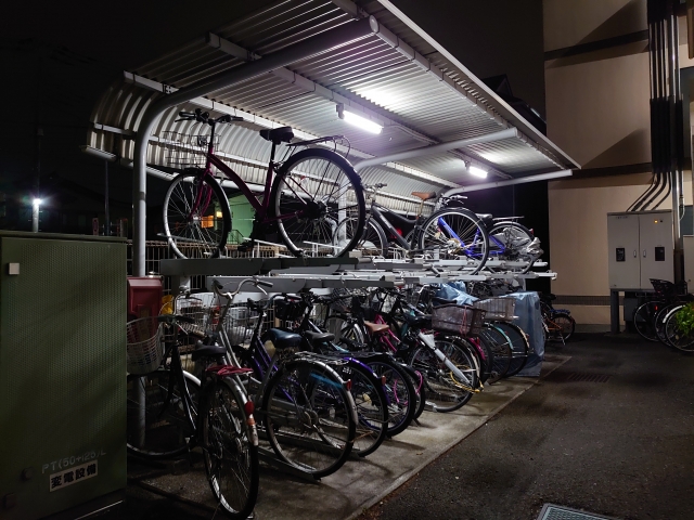 夜間の駐輪場