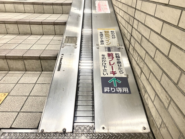 駐輪場のスロープ