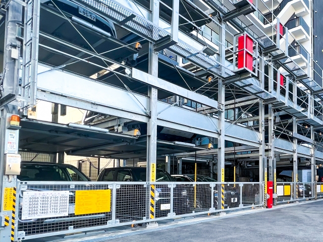 立体駐車場の外観